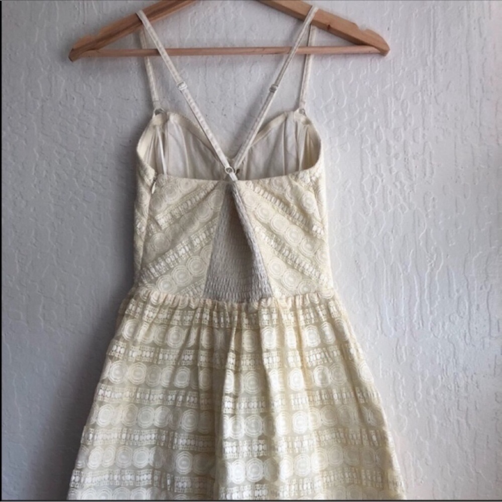 Guess lace corset dress 
In ivory color size 2 - Picture 4 of 7